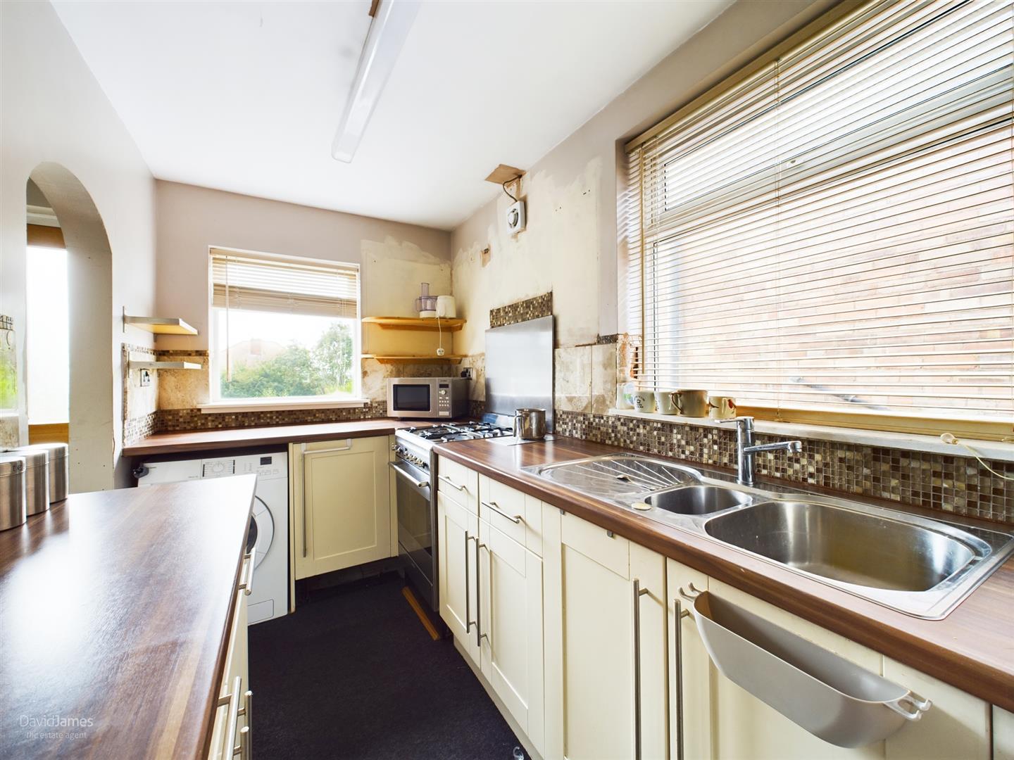 Perlethorpe Avenue, Gedling, Nottingham David James